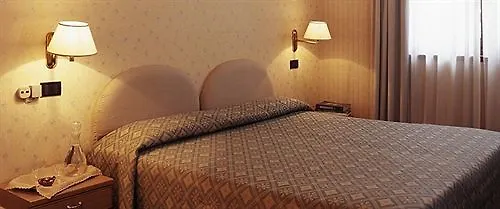 Hotel Ristorante La Lanterna Castelnuovo di Garfagnana 3*,